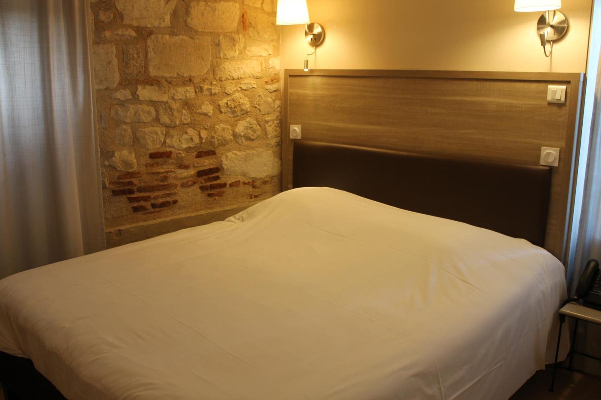 Logis Auberge de la Tour Sauzet  Extérieur photo