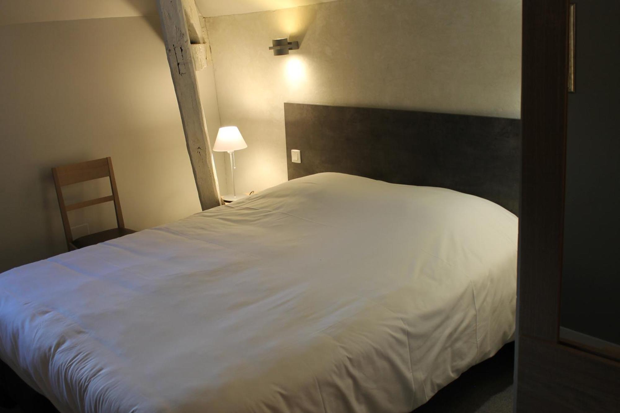 Logis Auberge de la Tour Sauzet  Extérieur photo