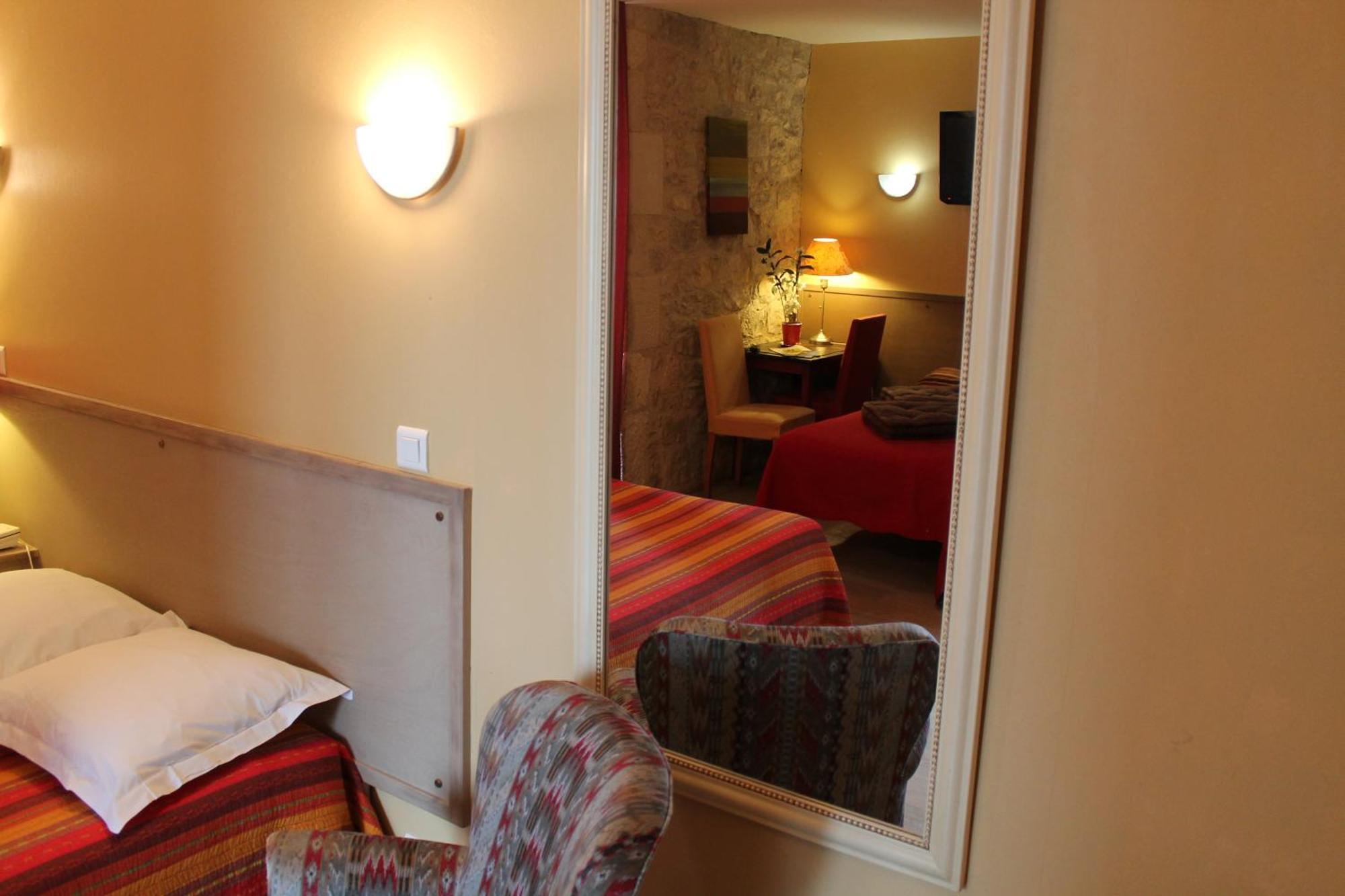 Logis Auberge de la Tour Sauzet  Chambre photo