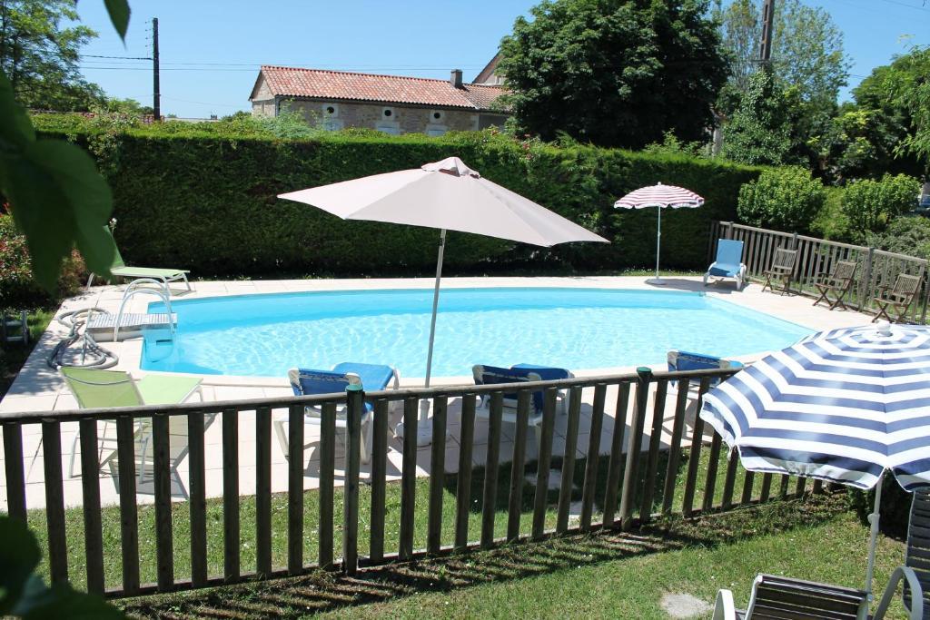 Logis Auberge de la Tour Sauzet  Chambre photo